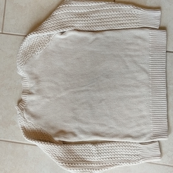 Sweater - Picture 4 of 4